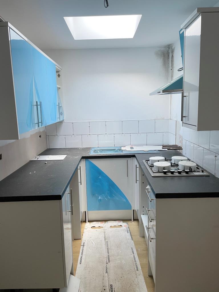 Lot: 115 - TWO FLATS FOR COMPLETION - 